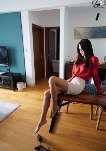 娇妻在舞厅被别人进入小说
