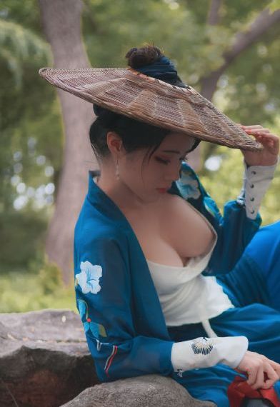 海滩厕所偷窥